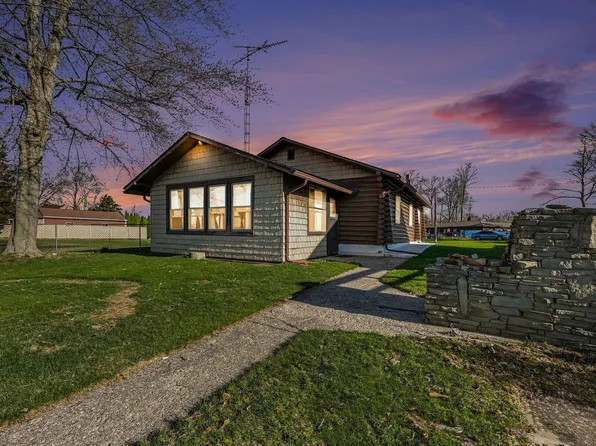441 Jefferson Dr, Michigan Center, MI 49254