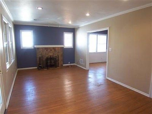 3rd image of 3221 Glengyle Ave #2