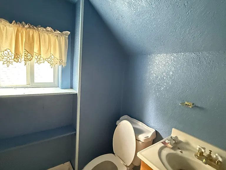 2061 N College St — Photo 20