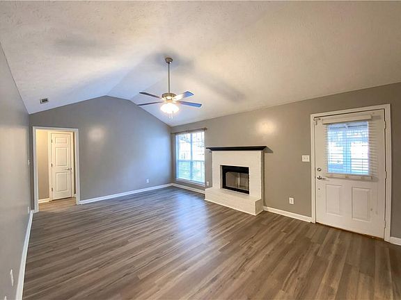 3rd image of 2650 Jackson Rd