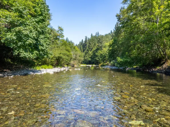 2911 Stover Rd, Blue Lake, CA 95525