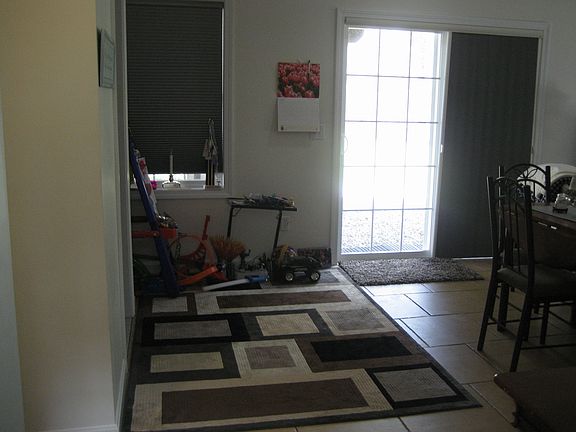 BASEMENT WITH SLIDING DOOR 