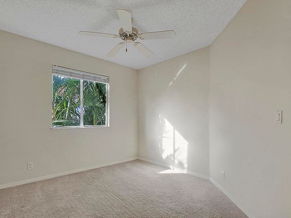 4th image of 1016 Arezzo Cir