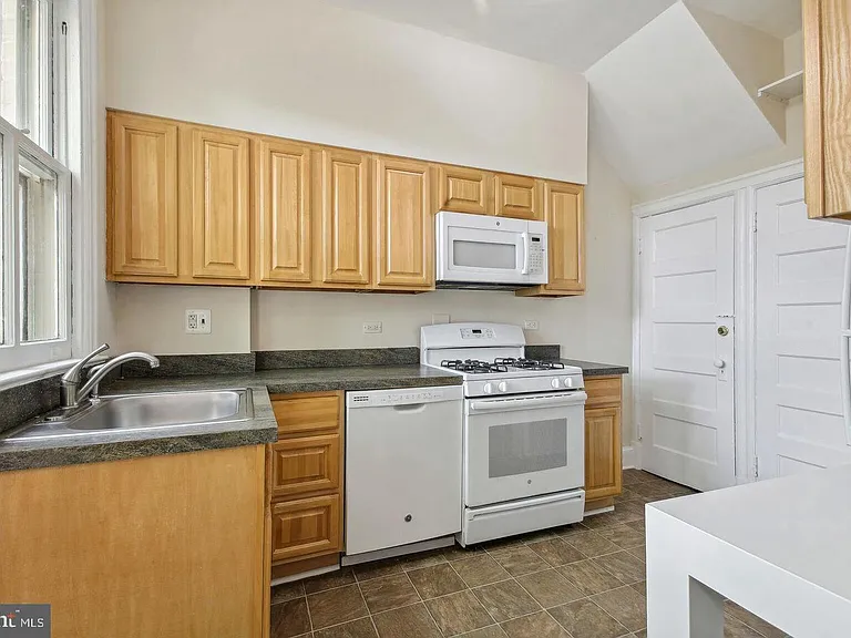 2237 Hall Pl NW — Photo 6