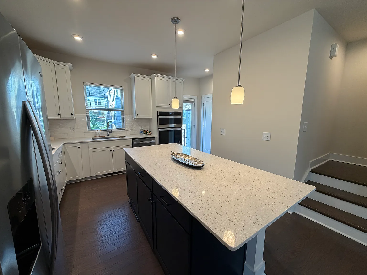 3 bed, 3.5 bath, 1927 sqft, $3,200 — Photo 4