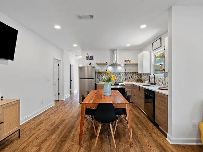 2352 Herring Rd SW — Photo 8