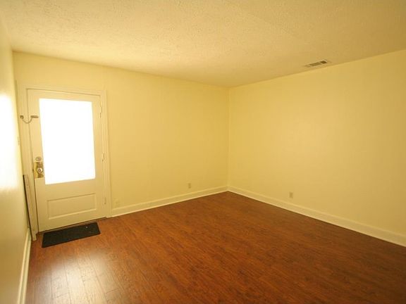 2nd image of 4326 Airport Blvd #B
