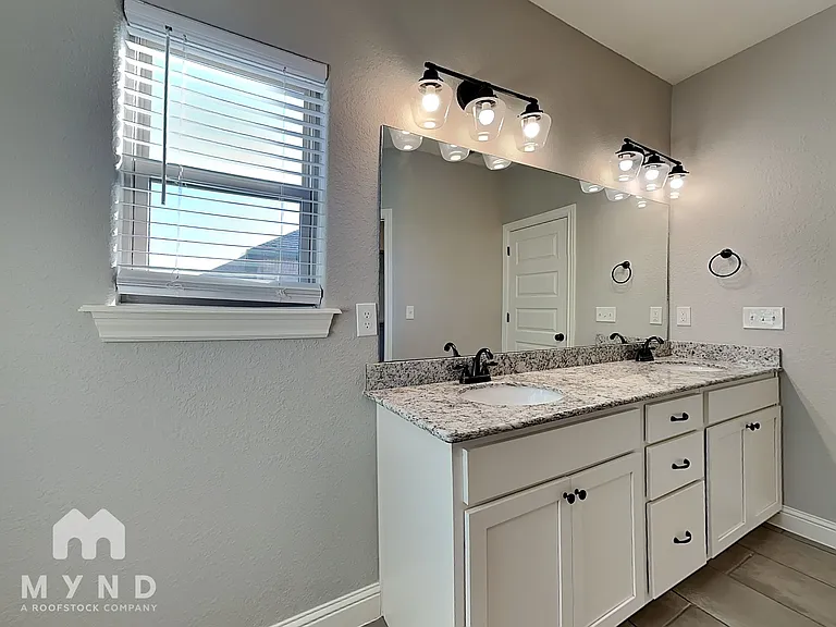 550 Captain Hopkins St — Photo 11