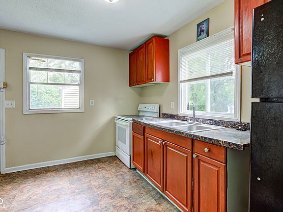 5th image of 3355 Wallace Ave