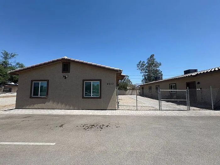 2 bed, 1.0 bath, 803 sqft, $1,300 — Photo 2