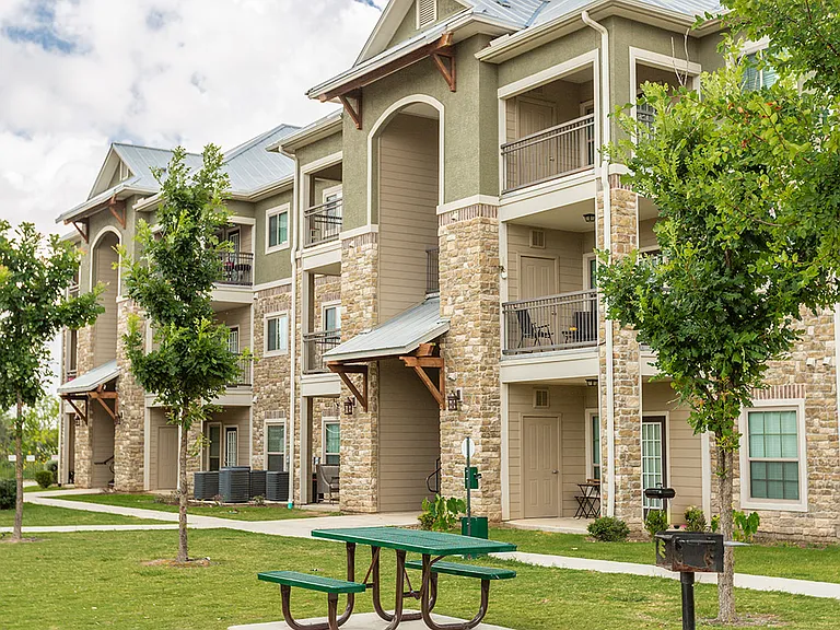Freedom Hills Ranch Apartments — Photo 117