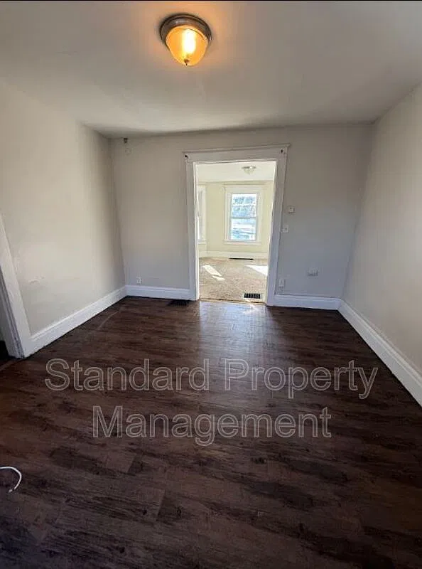 2 bed, 1.0 bath, $950 — Photo 2