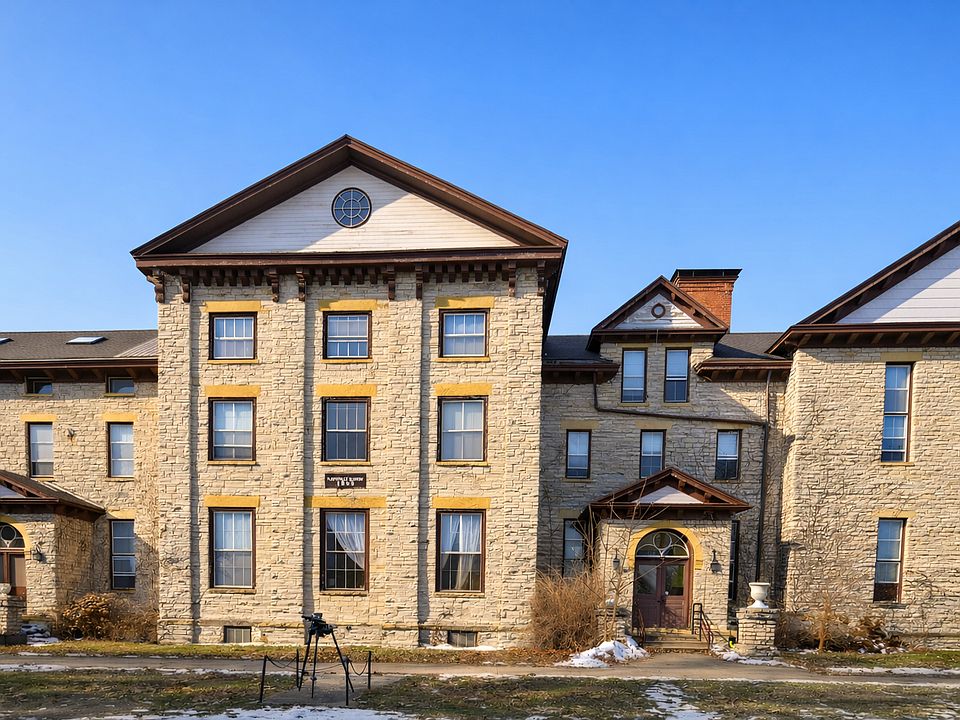 1st image of 30 N Elm St APT 106