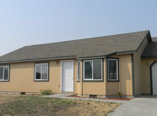 2364 Blue Bird Dr, Umatilla, OR 97882
