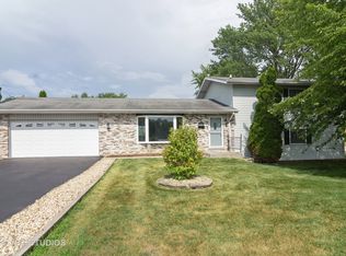 675 Evanston St, Hoffman Estates, IL 60169