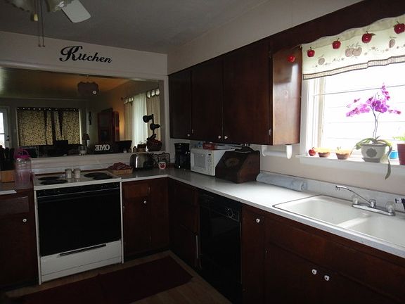 2nd image of 321 W Boyington St