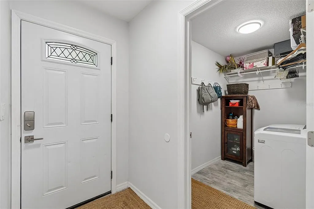3 bed, 2.0 bath, 1611 sqft, $3,000 — Photo 4