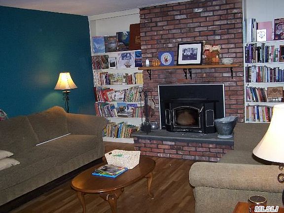 5th image of 31 Eisenhower Dr