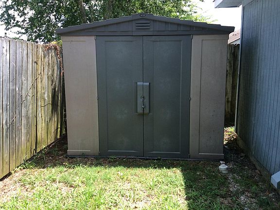 3rd image of 220 Rockyreef Cir