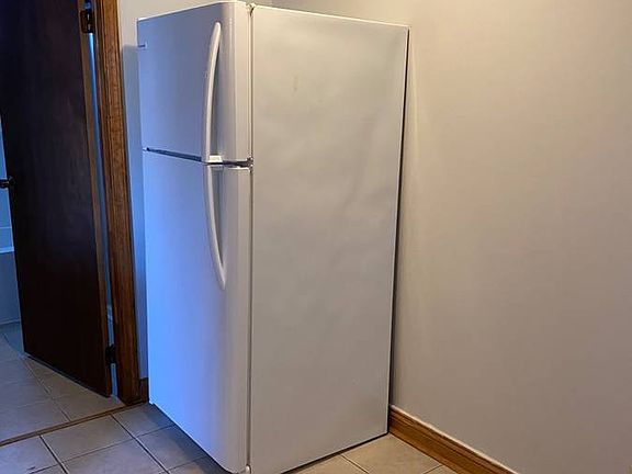 3rd image of 916 W 35th St #1