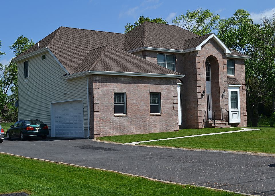 2nd image of 58 International Ave