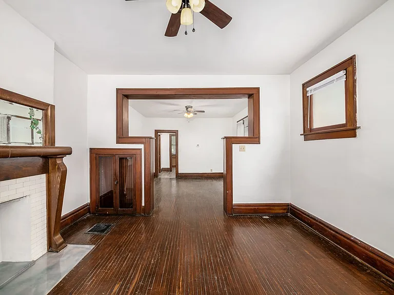 1466 Summit St #MAIN — Photo 2