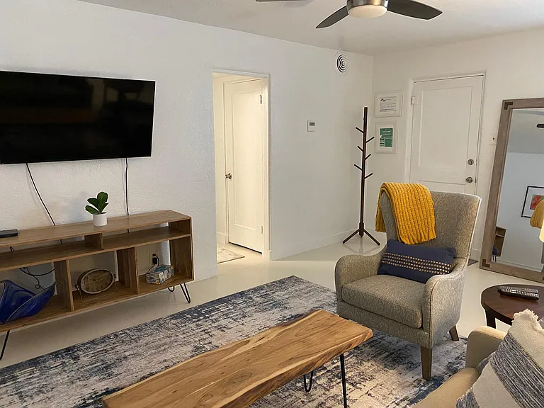 120 Walter St SE #D — Photo 16