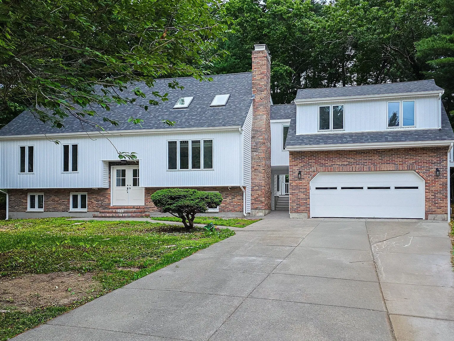 4 bed, 4.0 bath, 3494 sqft, $10,000 — Photo 1