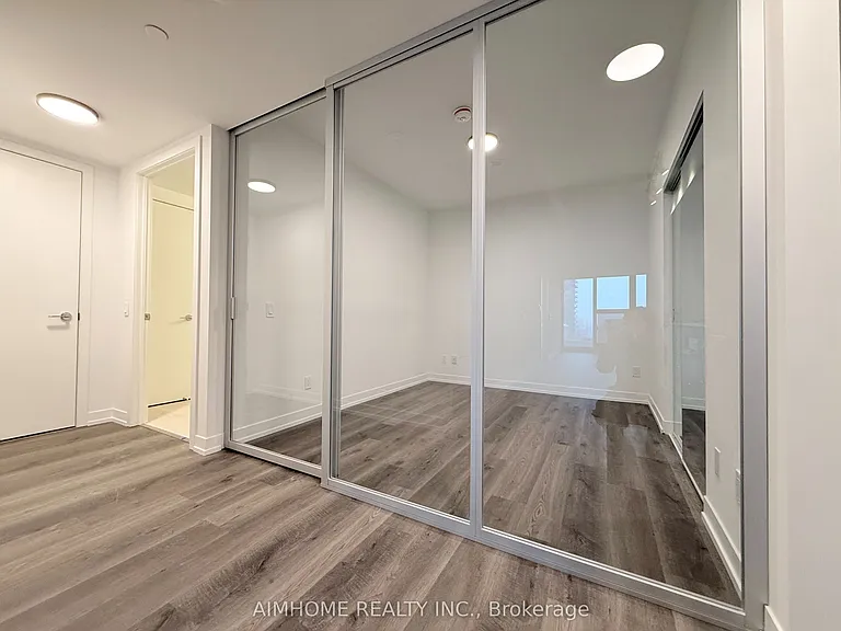 771 Yonge St #1606 — Photo 4