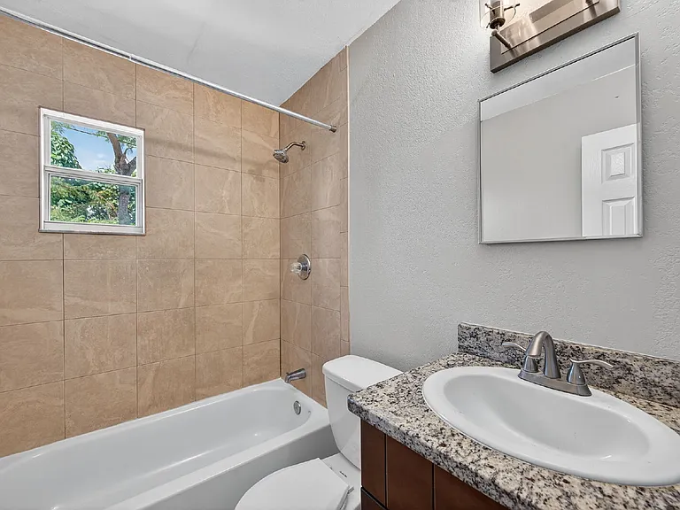 1771 Russell St S #3 — Photo 21