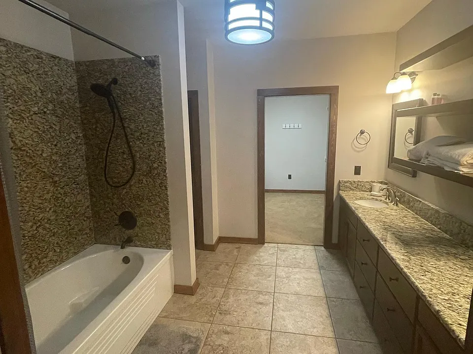 413 Natchitoches St #8