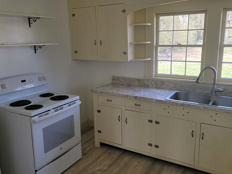 4419 Valley View Dr — Photo 12
