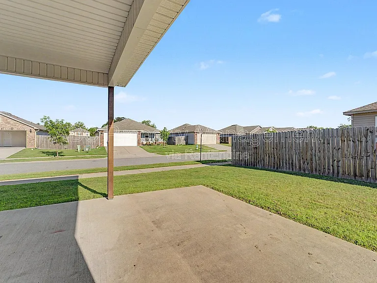 946 E Sparrow Cir — Photo 19