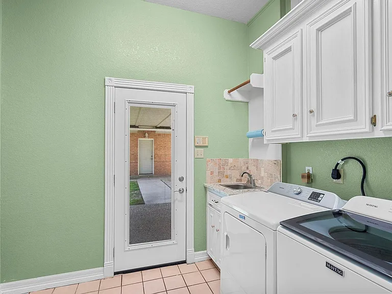 616 Westwood Cir — Photo 34