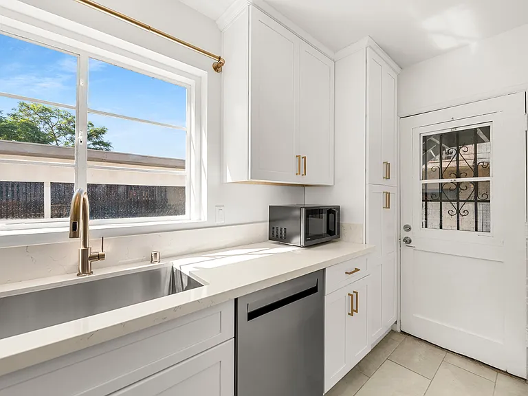 1717 Selby Ave — Photo 14