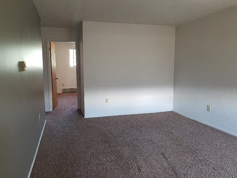 222 10th Ave W — Photo 5