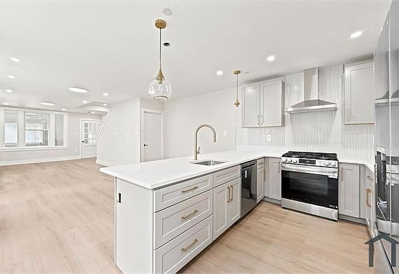 4th image of 6211 Larchwood Ave