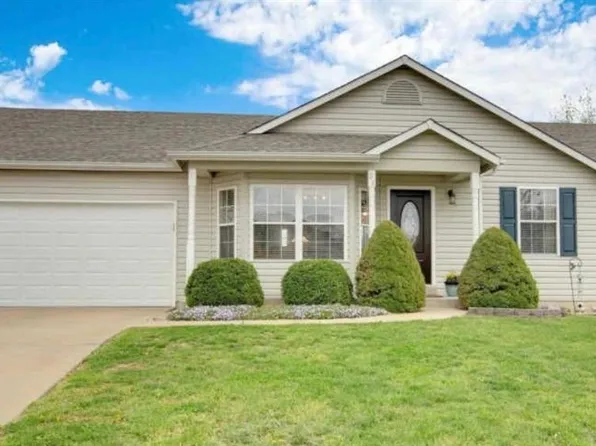 26 Moonlight Ct, Wentzville, MO 63385