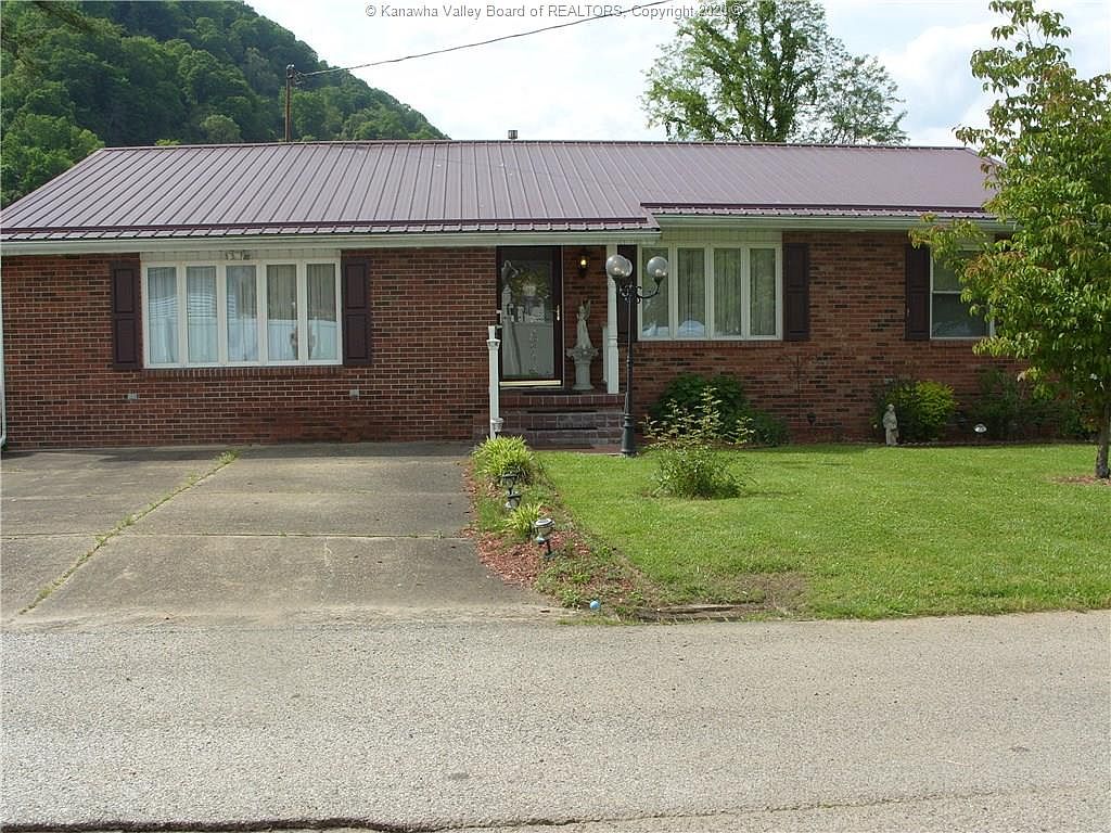 6 Little Dog Ln, Mount Carbon, WV 25139 Zillow