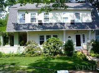 19 Hawthorne Dr, New Rochelle, NY 10801