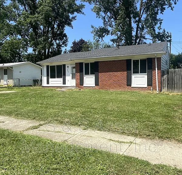 3324 Danbury Crossroad St — Photo 2