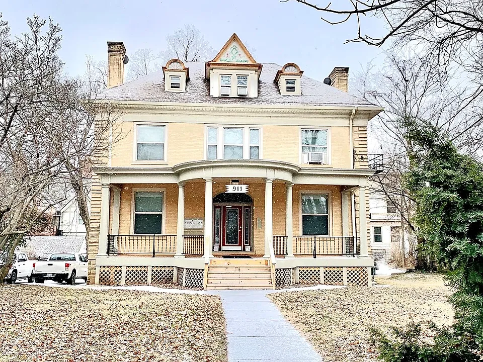 911 Clinton Springs Ave #1