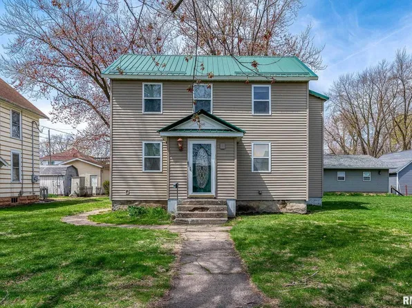 1510 Pershing Blvd, Clinton, IA 52732