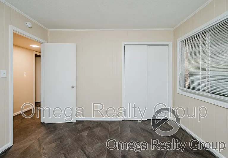 Camelot Apartments — Photo 81