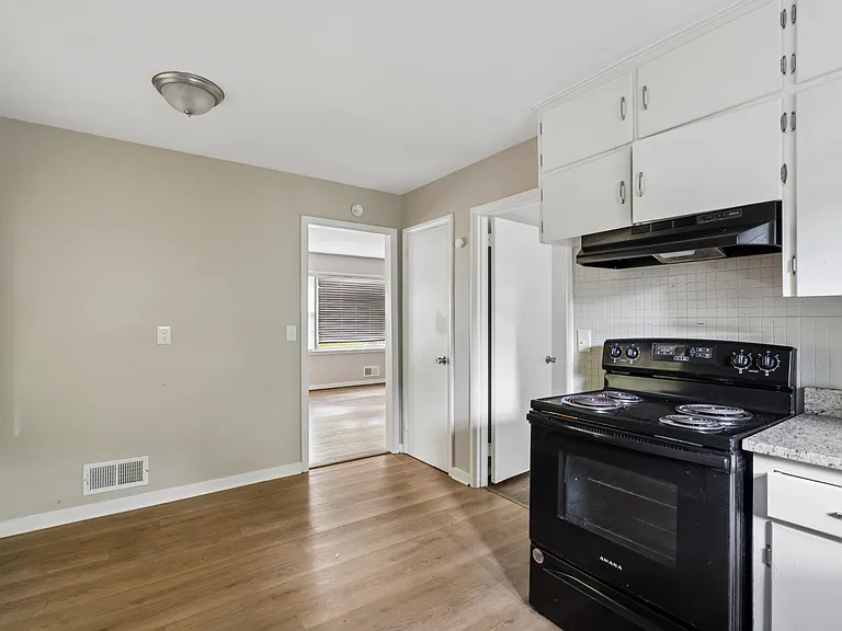 2616 Wood Dr NE — Photo 10