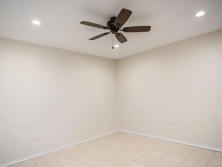 1231 N Lbj Dr #10 — Photo 9