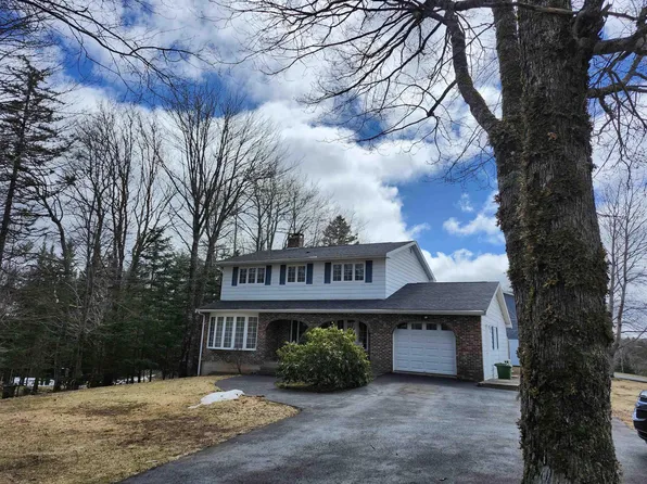 84 Lakeland St, Beaver Bank, NS B4G 1A5
