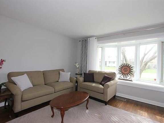 4th image of 2901 Buckingham Ave