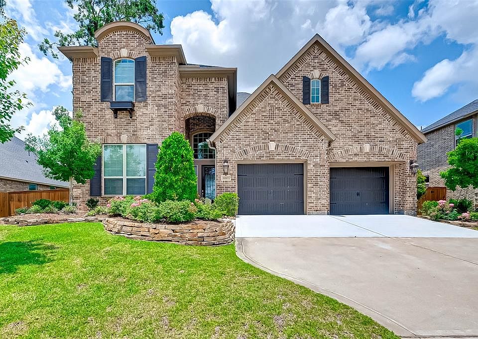 Welcome to this beautiful home in Hidden Arbor!!!