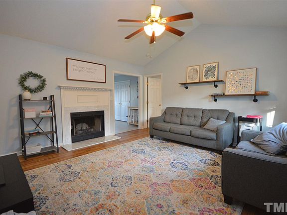 4th image of 713 E Maple Ln